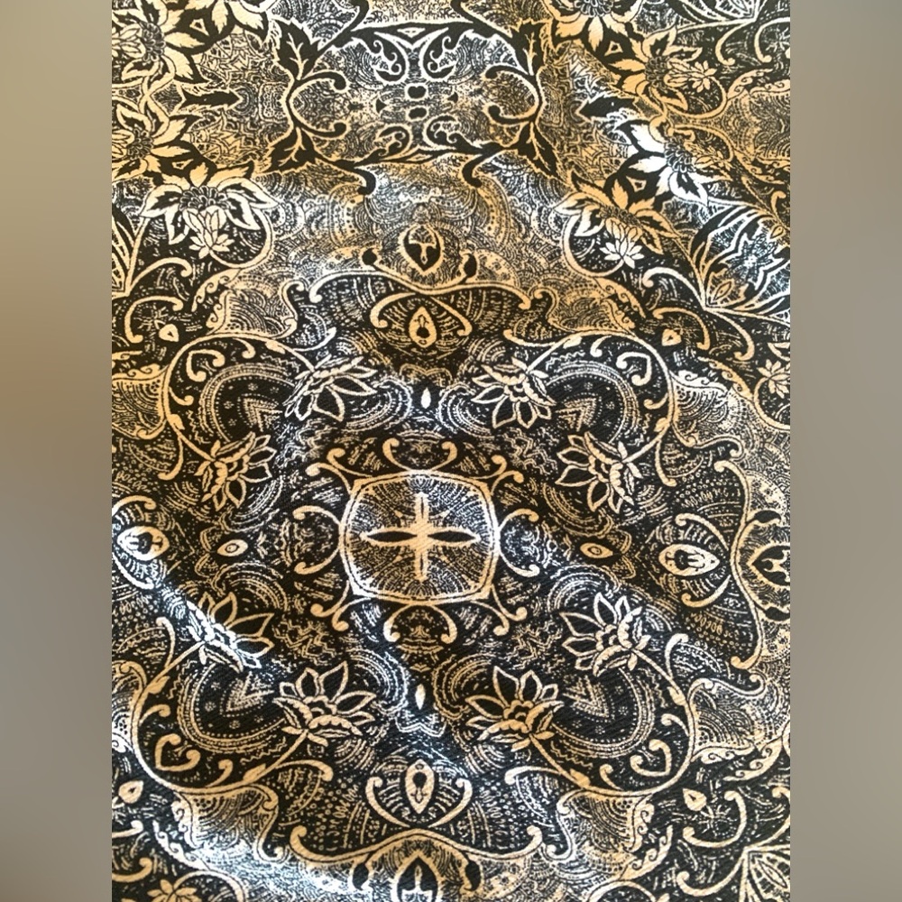 LulaRoe Cassie Black & Cream Floral Print Pencil Skirt - Picture 5 of 7